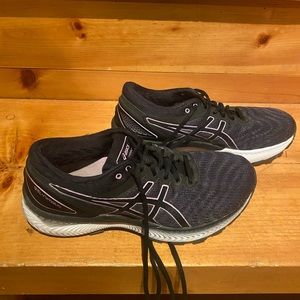 ASICS gel nimbus 22 running shoe